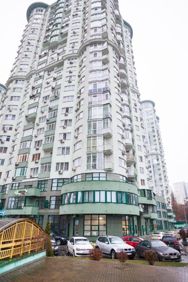 Navit Luxury Apartments With Breakfast Near The Railway Station, The City Center And The Park Kijów Zewnętrze zdjęcie