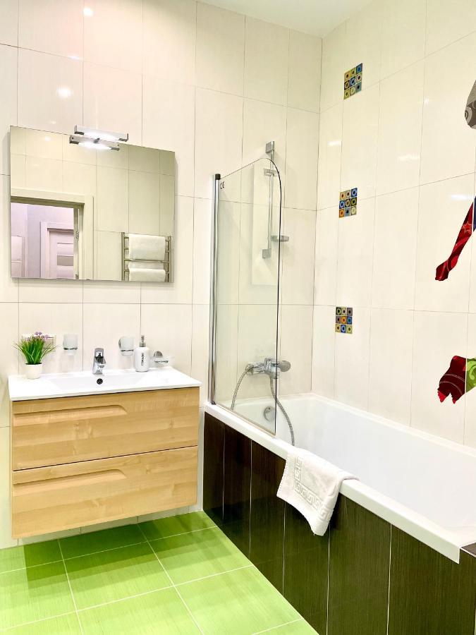 Navit Luxury Apartments With Breakfast Near The Railway Station, The City Center And The Park Kijów Zewnętrze zdjęcie
