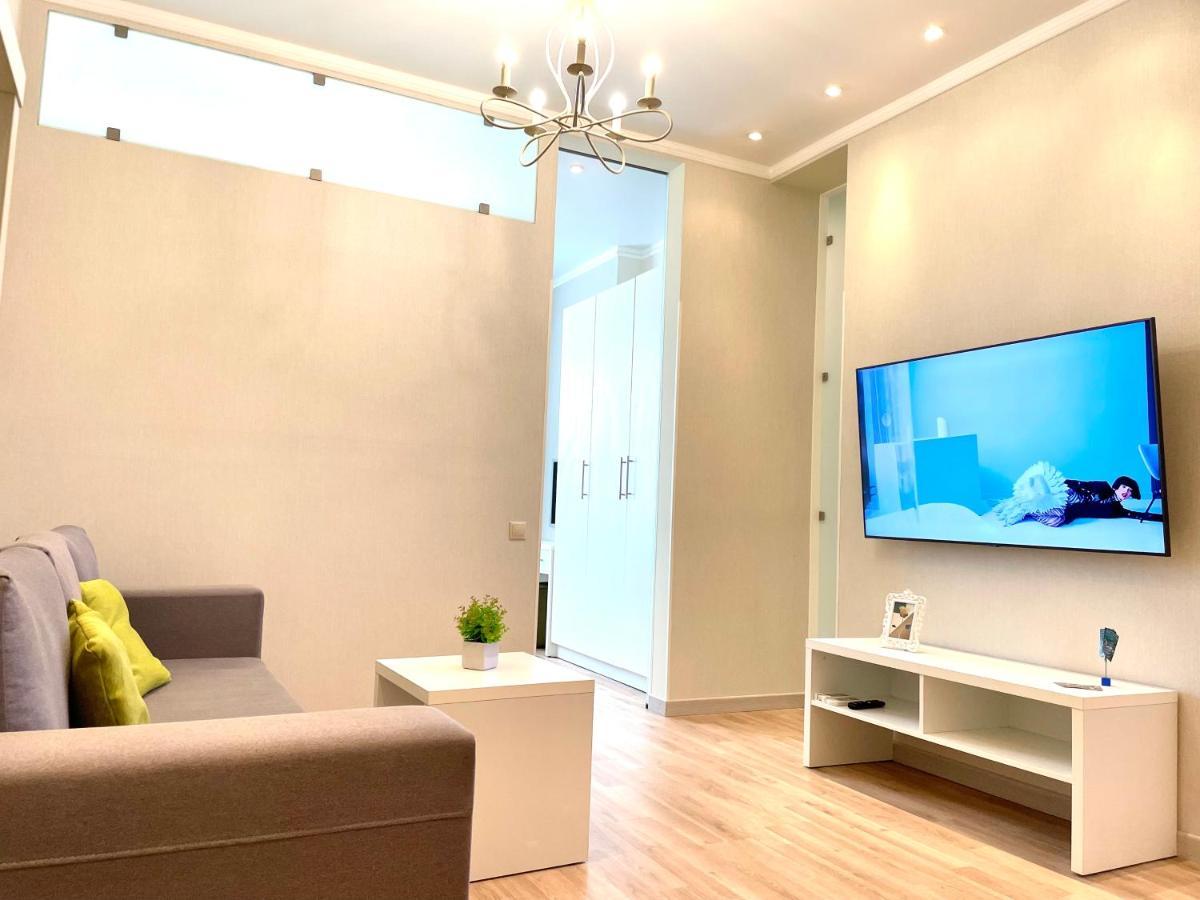 Navit Luxury Apartments With Breakfast Near The Railway Station, The City Center And The Park Kijów Zewnętrze zdjęcie