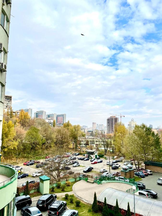 Navit Luxury Apartments With Breakfast Near The Railway Station, The City Center And The Park Kijów Zewnętrze zdjęcie