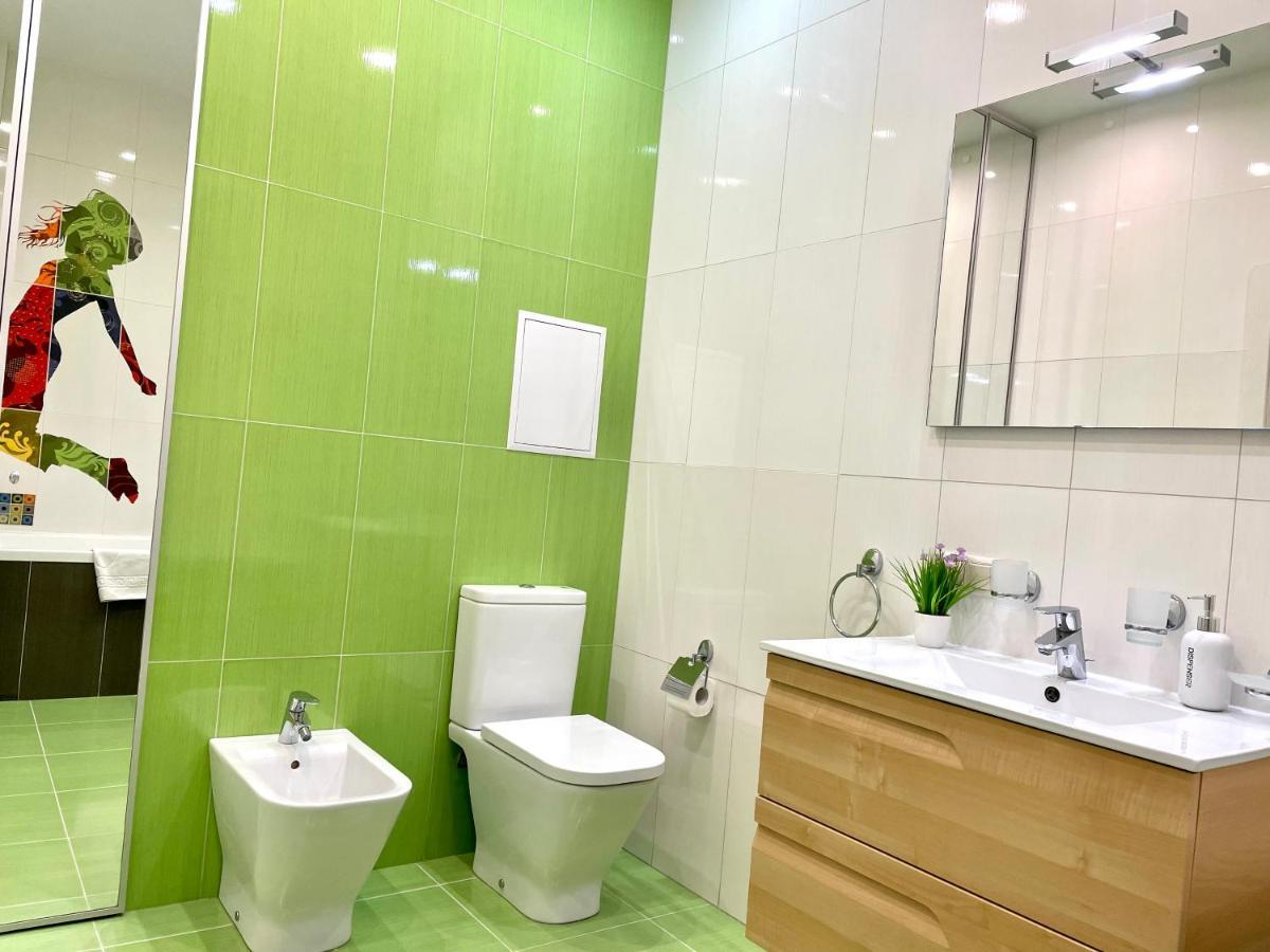Navit Luxury Apartments With Breakfast Near The Railway Station, The City Center And The Park Kijów Zewnętrze zdjęcie