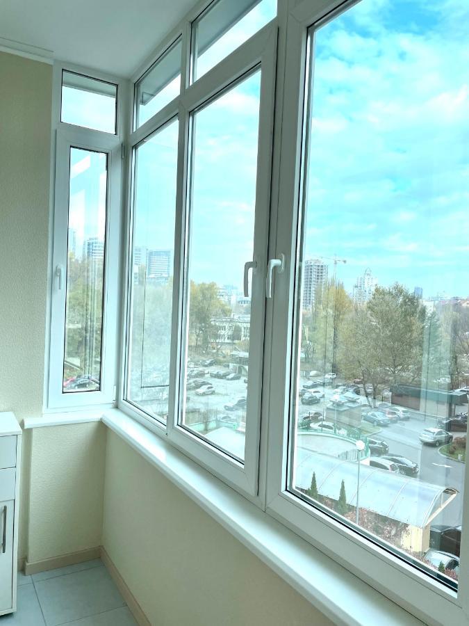 Navit Luxury Apartments With Breakfast Near The Railway Station, The City Center And The Park Kijów Zewnętrze zdjęcie