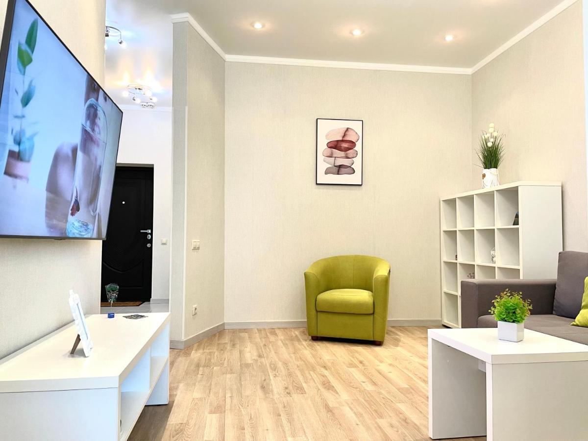 Navit Luxury Apartments With Breakfast Near The Railway Station, The City Center And The Park Kijów Zewnętrze zdjęcie