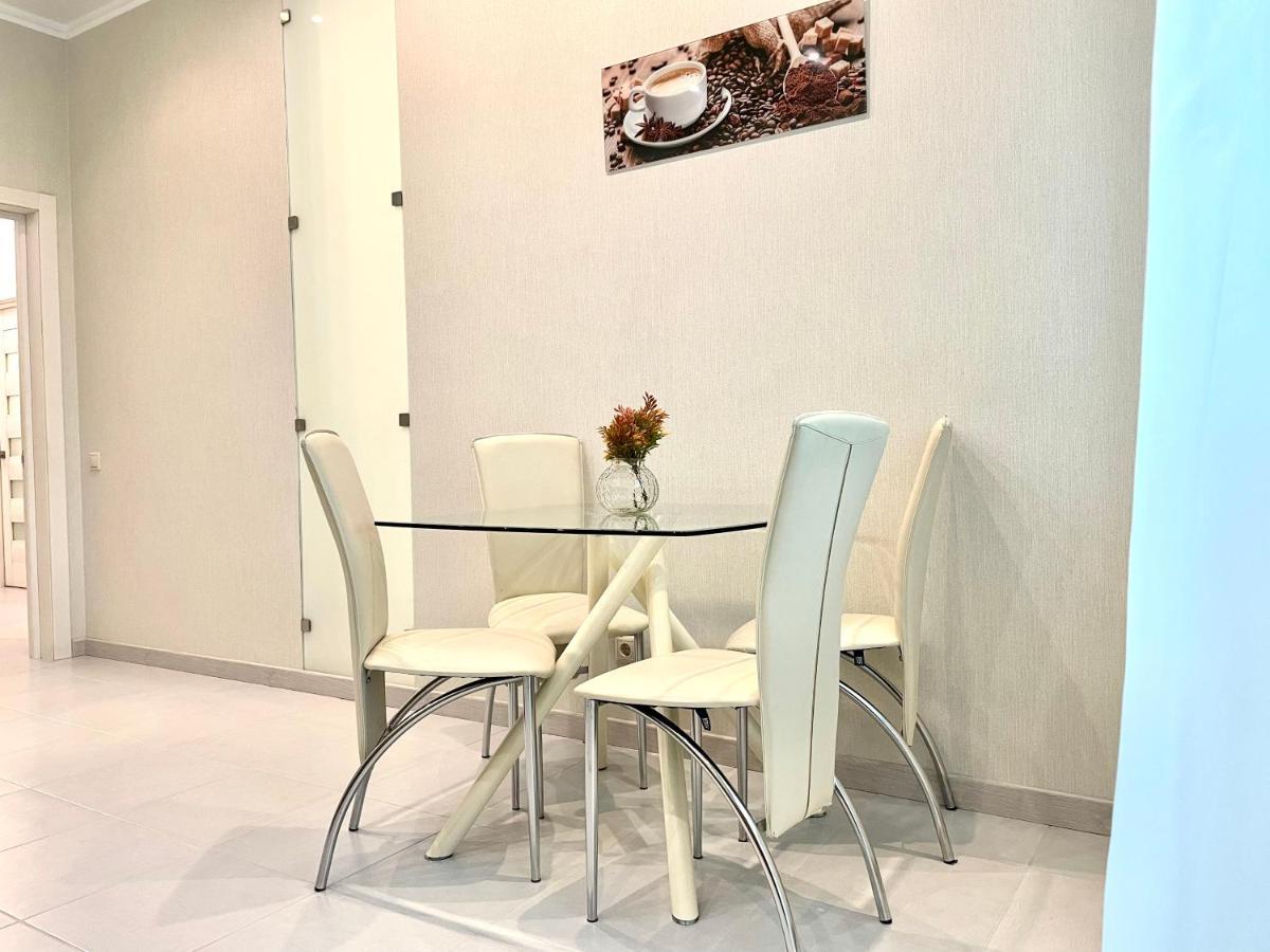 Navit Luxury Apartments With Breakfast Near The Railway Station, The City Center And The Park Kijów Zewnętrze zdjęcie