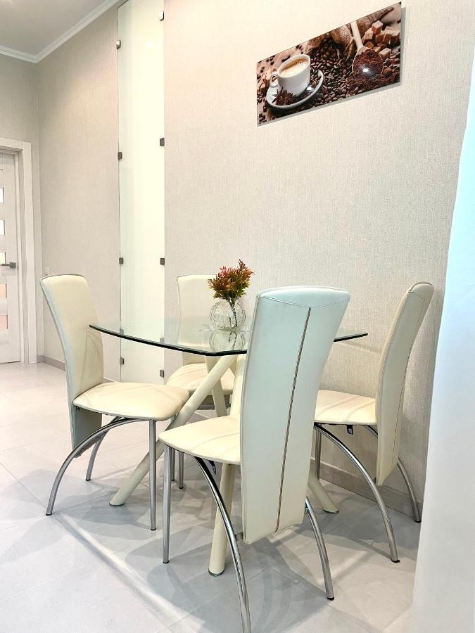 Navit Luxury Apartments With Breakfast Near The Railway Station, The City Center And The Park Kijów Zewnętrze zdjęcie