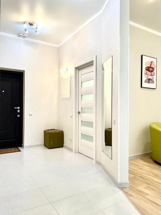 Navit Luxury Apartments With Breakfast Near The Railway Station, The City Center And The Park Kijów Zewnętrze zdjęcie