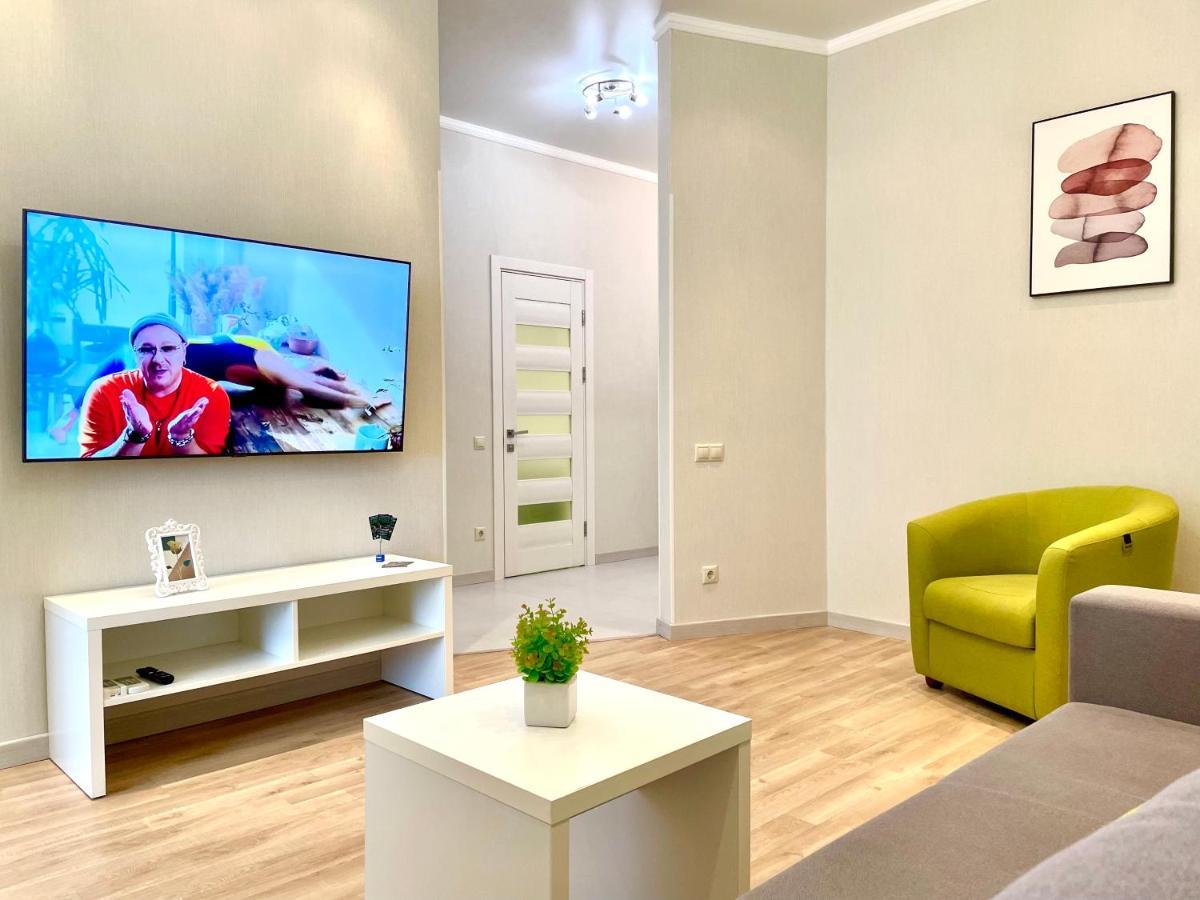 Navit Luxury Apartments With Breakfast Near The Railway Station, The City Center And The Park Kijów Zewnętrze zdjęcie