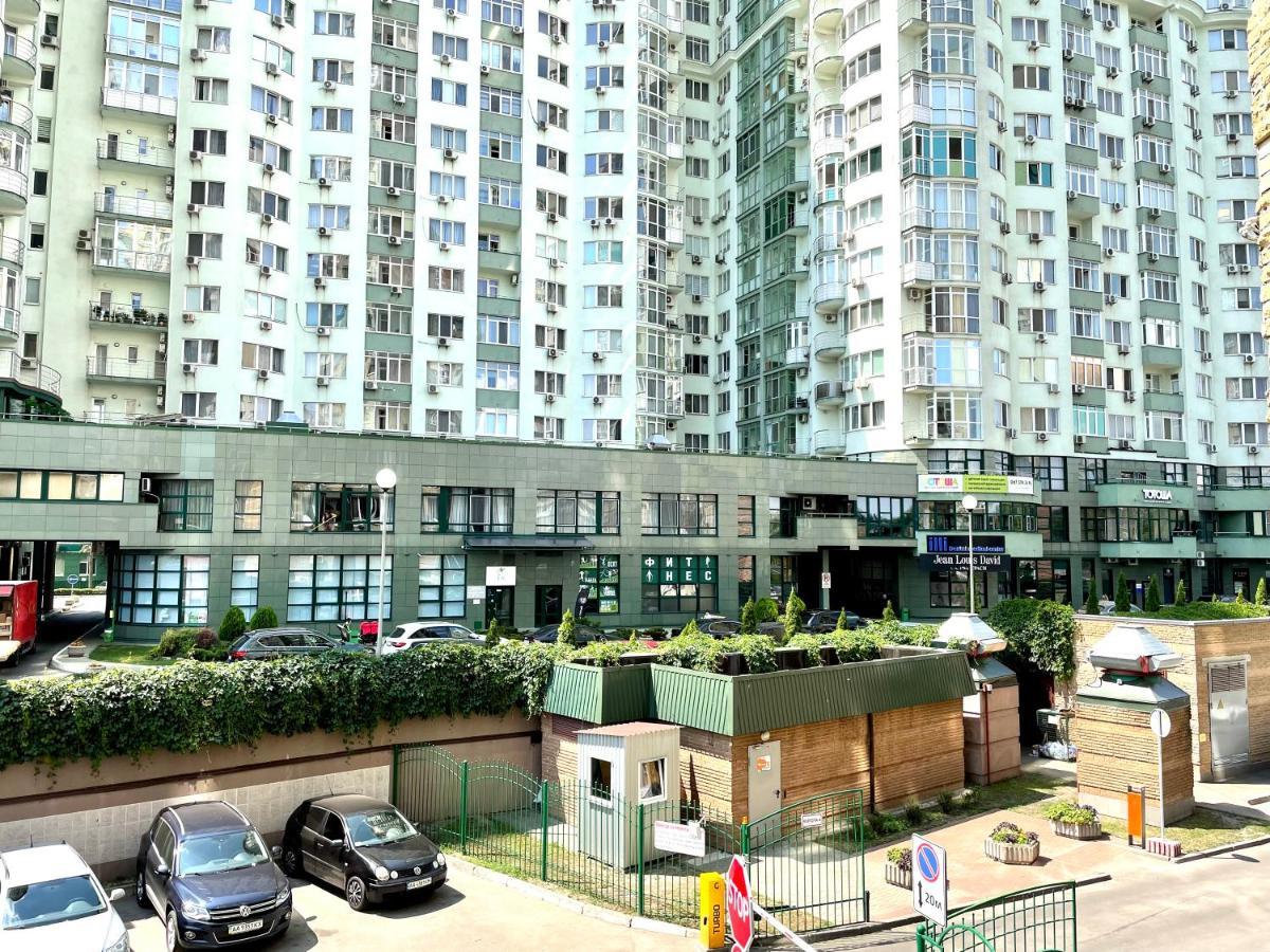Navit Luxury Apartments With Breakfast Near The Railway Station, The City Center And The Park Kijów Zewnętrze zdjęcie